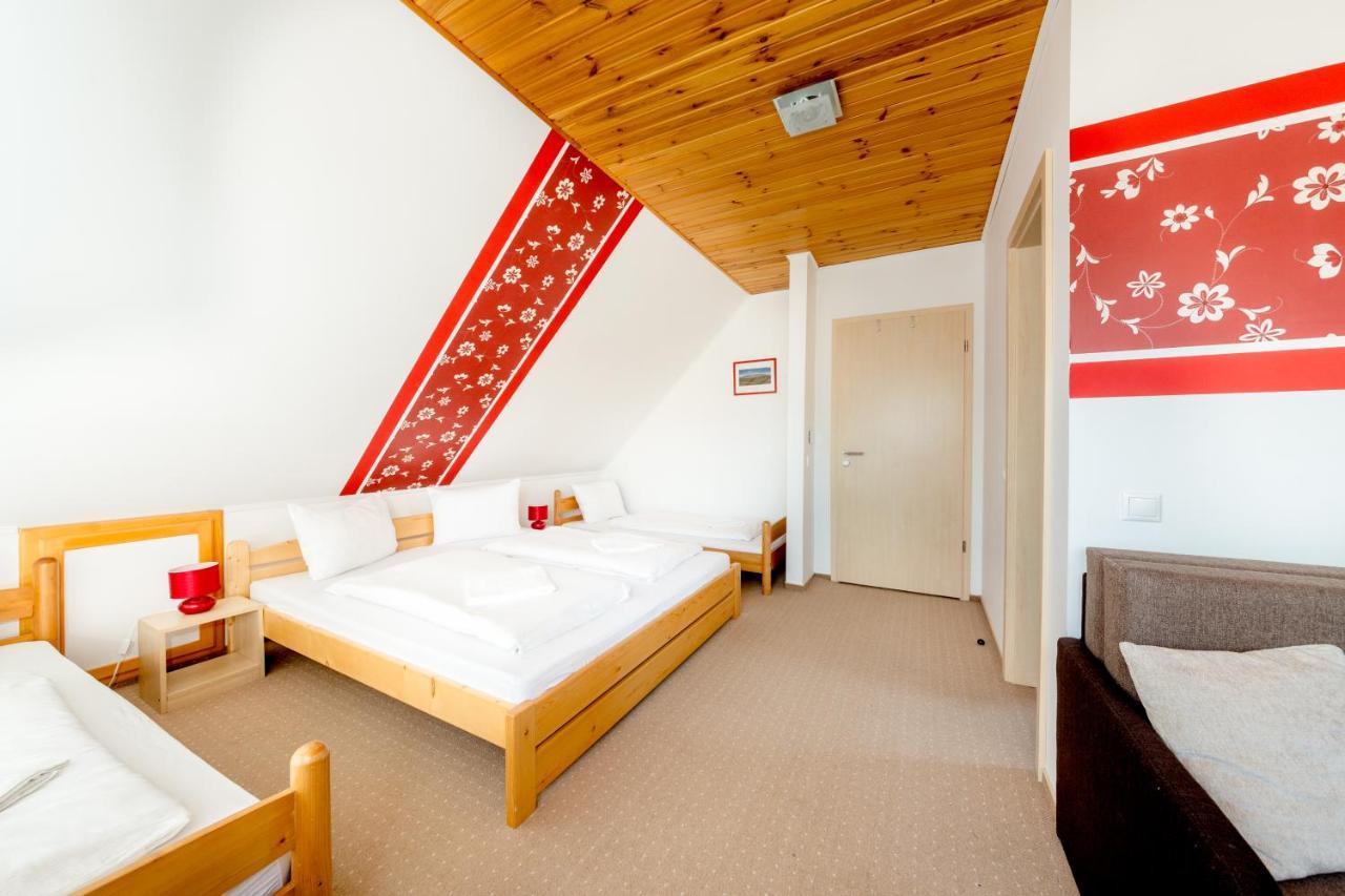 Rozmaring Vendégház Zengővárkony Extérieur photo