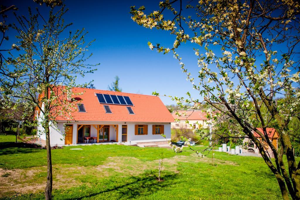 Rozmaring Vendégház Zengővárkony Extérieur photo